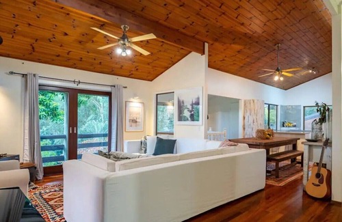 Currumbin Valley House | An idyllic retreat for lovers of fresh country air and spectacular views!
