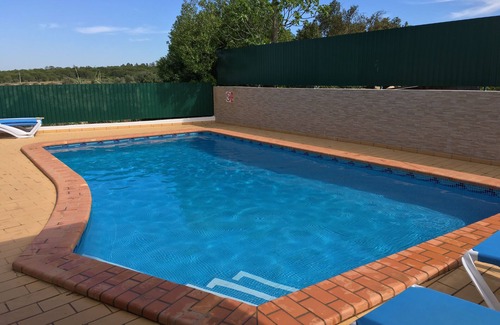 Ferragudo Villa | An Impressive Villa With Private Pool, Air Con, Extensive Gardens & fibre WiFi.