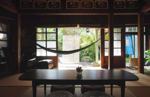Yakena House | An inn where you can experience a traditional Okinawan wooden minka. Enjoy the comfort and healing space! (The owner will welcome guests at the parking lot upon check-in.