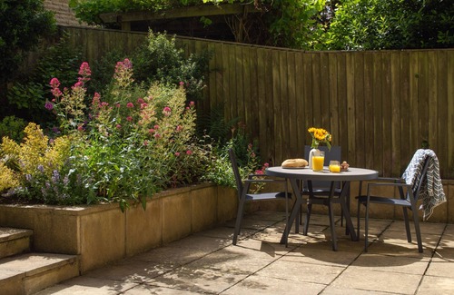 Chipping Norton Cottage | An inviting and warm, dog friendly holiday cottage - Snowdrop Cottage