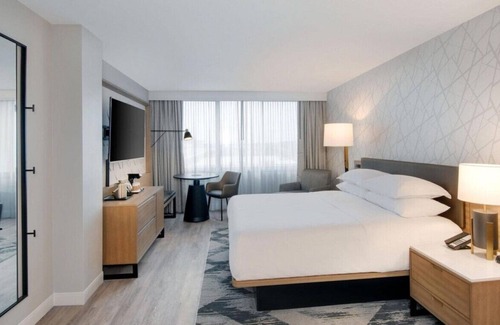 Birmingham House | An Inviting Room for a Comfortable Stay