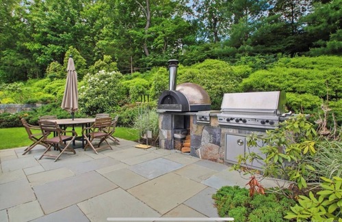 Westport House | An oasis in a magnificent & scenic setting in Westport CT