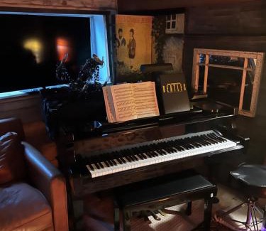 Gibsons House | AN OCEAN AWAY house hot tub pets bbq location location SEAS THE DAY