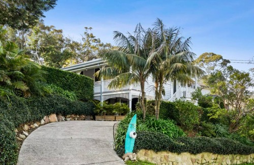 Warriewood House | An original farmhouse in Warriewood 20 mins away from the beach.