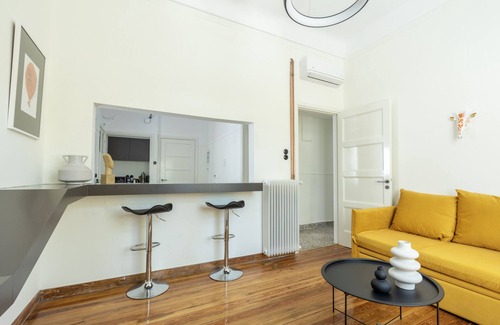 Plaka Apartment | An Outstanding 3 bdrm Apartment in the Heart of Athens