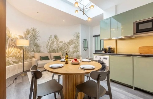Gaillon Apartment | An uber chic apartment next to Louvre