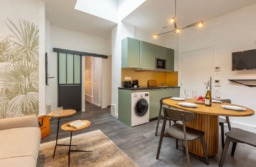 Gaillon Apartment | An uber chic apartment next to Louvre