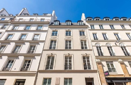 Gaillon Apartment | An uber chic apartment next to Louvre