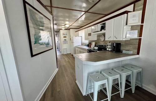 Venice Boat Rental | Ana's Houseboat Located In Venice Marina SLEEPS 10