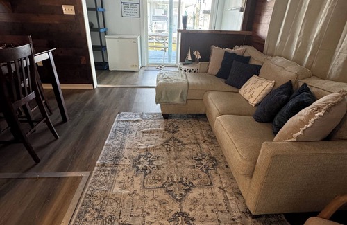 Venice Boat Rental | Ana's Houseboat Located In Venice Marina SLEEPS 10