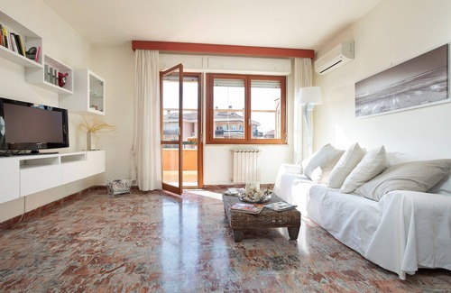 Zona XIX Casal Morena House | Anagnino white home apartment