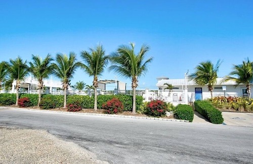 Key Largo RV Rental | Anchor by the SeanBeautiful renovated camper with a fresh coastal design