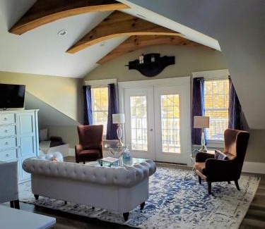 Put-in-Bay Hotel | Anchor Inn Boutique Hotel