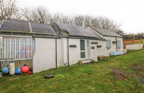 Castlemartin Cottage | ANCHOR LIGHT, pet friendly, with open fire in Pembroke
