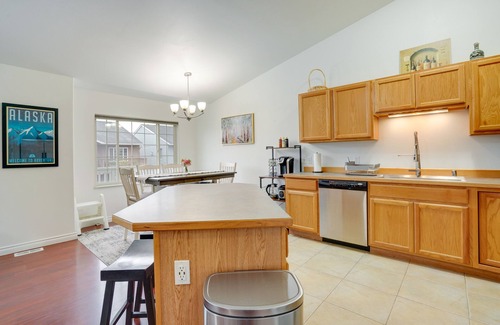 Campbell Park Condo | Anchorage Condo w/Mountain View: 6 Mi to Downtown