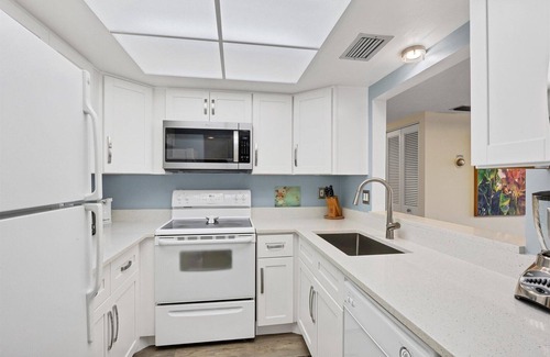 Siesta Key Condo | Anchorage Resort 2 Bedroom Condo 2nd Floor, Community Pool 0883