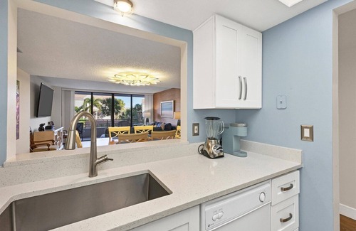 Siesta Key Condo | Anchorage Resort 2 Bedroom Condo 2nd Floor, Community Pool 0883