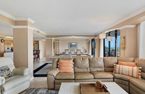 Siesta Key Condo | Anchorage Resort 3 bedroom Luxury Condo w Balcony, Pool Table, Near Beach 0891