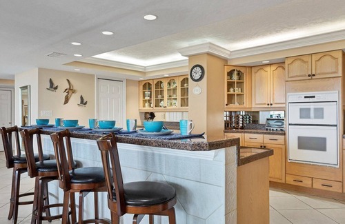 Siesta Key Condo | Anchorage Resort 3 bedroom Luxury Condo w Balcony, Pool Table, Near Beach 0891