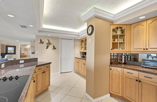 Siesta Key Condo | Anchorage Resort 3 bedroom Luxury Condo w Balcony, Pool Table, Near Beach 0891