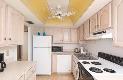 Siesta Key Condo | Anchorage Resort 7th Floor 2-Bedroom Condo w Private Balcony Beach Access 0893
