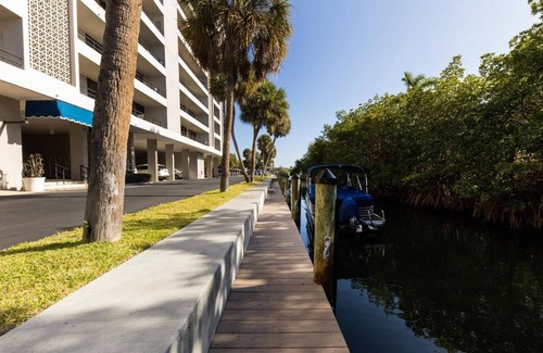 Siesta Key Condo | Anchorage Resort Top Floor 2 Bedroom Condo with Gulf Views 0896