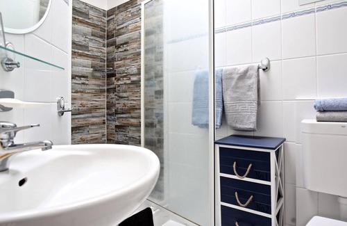 Wangerooge House | Anchorage South Modern retreat