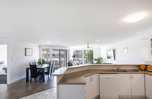 Yamba Apartment | Anchorage, Waterfront unit in Yamba