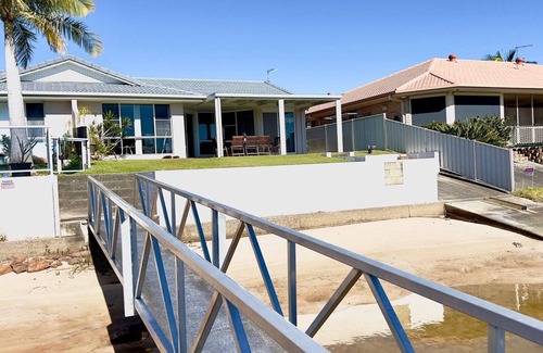 Yamba Apartment | Anchorage, Waterfront unit in Yamba
