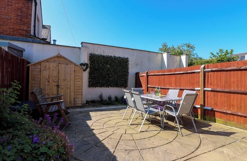 Weymouth House | ANCHORS AWAY, pet friendly, with a garden in Weymouth