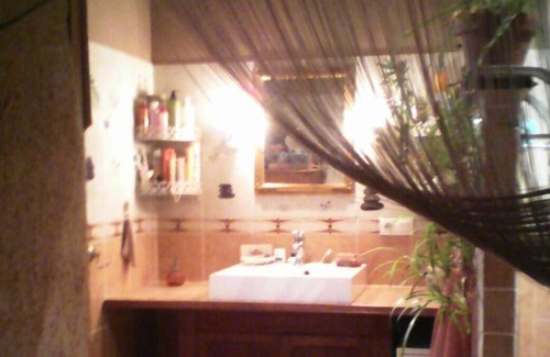 Civrac-en-Medoc House | anciene house, in stone, surrounded by walls, in a quiet village