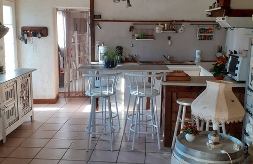 Civrac-en-Medoc House | anciene house, in stone, surrounded by walls, in a quiet village