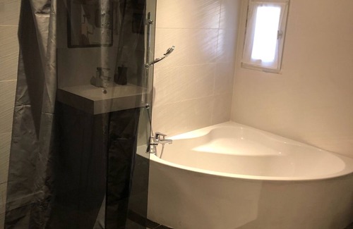 Venelles House | Ancienne Ferme Rénovée Entièrement , Dans la Campagne Aixoise