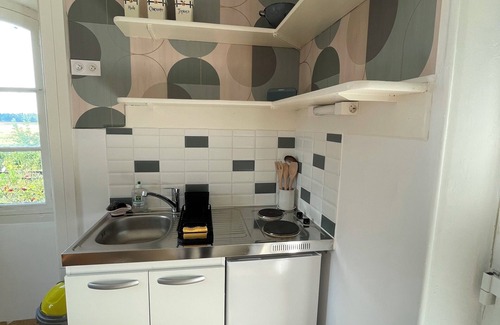 Meigne-le-Vicomte House | Ancienne Maison Garde Barrière Le 158