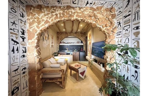 Al Haram Apartment | Ancient Pyramids View Retreat with Jacuzzi 806