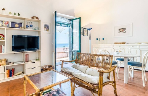 Santa Tecla House | Ancient residence overlooking the sea, with garden
