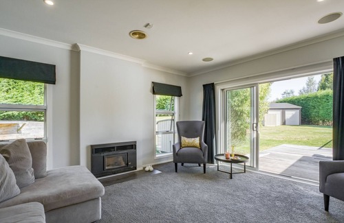 Acacia Bay House | And Relax with pool and wifi