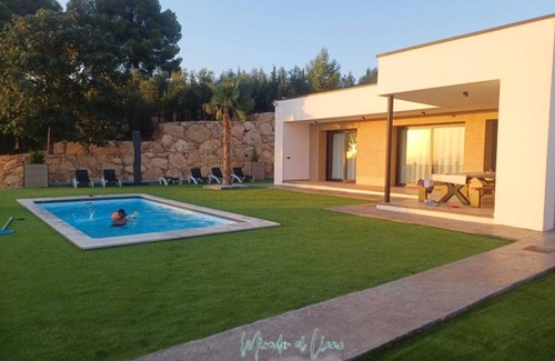 Pozo Alcon Cottage | Andalusian Getaway with Private Pool and BBQ
