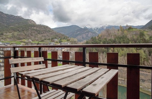 La Massana Apartment | AndBnB I Spacious and Cozy Retreat I 9 Min to Ski Lift