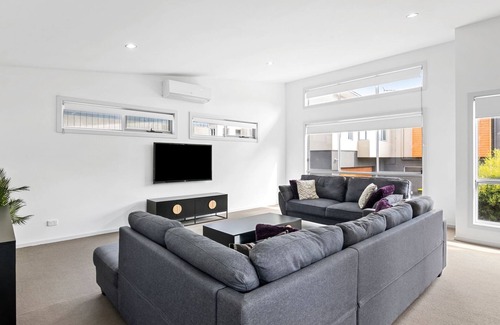 Torquay House | Anderson Central Torquay 2/31