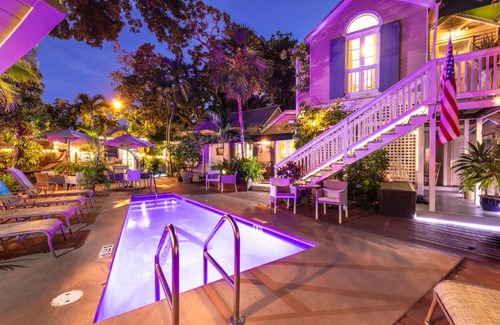 Downtown Bed & Breakfast | Andrews Inn & Garden Cottages