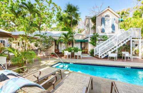 Downtown Bed & Breakfast | Andrews Inn & Garden Cottages