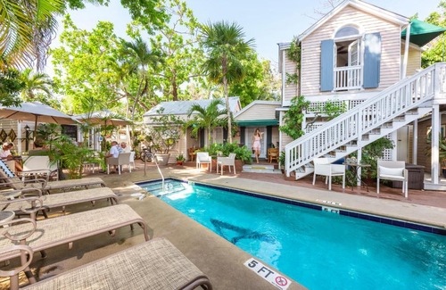 Downtown Bed & Breakfast | Andrews Inn & Garden Cottages
