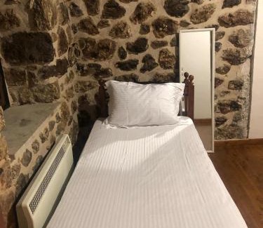 Trikolonoi Villa | Andromahi Stone House