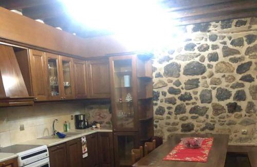 Trikolonoi Villa | Andromahi Stone House