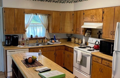 Franklin House | Andy's View- Enjoy a quiet mountain getaway near Franklin, North Carolina