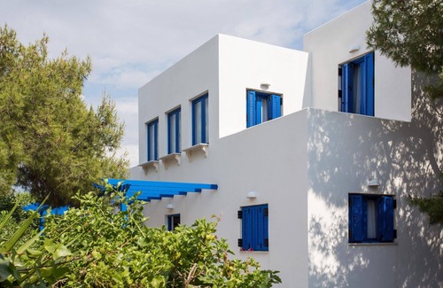 Aegina House | Aneli Luxury Villas, Villa Aegina . 8 guests . 3 bedrooms