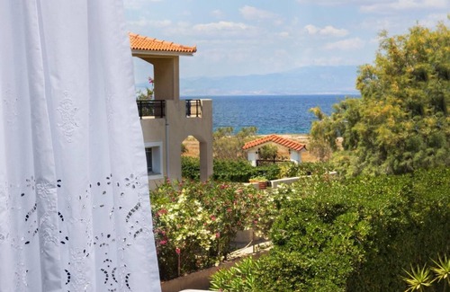Aegina House | Aneli Luxury Villas, Villa Aegina . 8 guests . 3 bedrooms