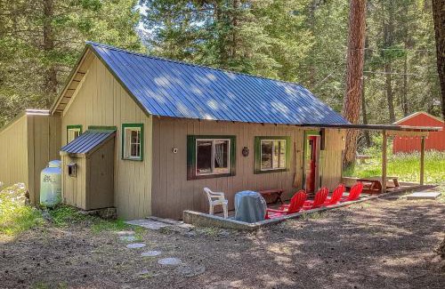 Enterprise House | Aneroid Chalet