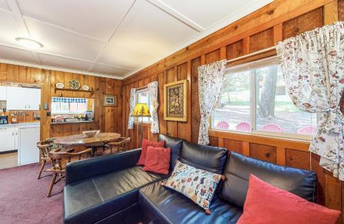 Enterprise House | Aneroid Chalet